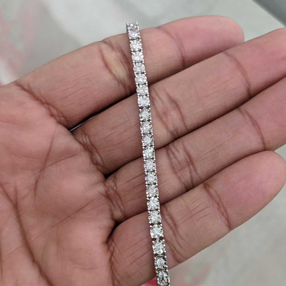 Real Diamond 10kt White gold tennis bracelet